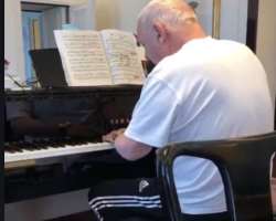 Apart from being an excellent actor, producer, and director he is also a skilled piano player. He originally wanted to become an accomplished pianist.